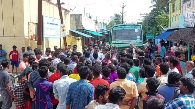 உறவினர்கள் போராட்டம்