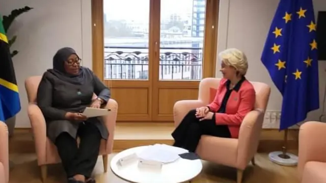 Rais wa Jamhuri ya Muungano wa Tanzania Mhe. Samia Suluhu Hassan akiwa katika mazungumzo na Rais wa Kamisheni ya Umoja wa Ulaya Mhe. Ursula von der Leyen, Brussels nchini Ubelgiji leo tarehe 18 Februari, 2022.