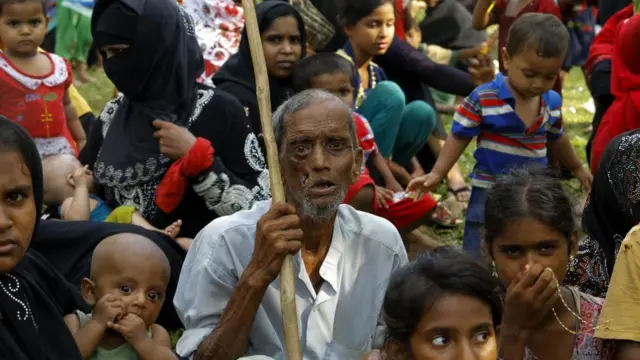 உயிரைக்காக்க வங்கதேசத்துக்கு தப்பியோடும் ரோஹிஞ்சாக்களின் எண்ணிக்கை 3 லட்சத்தை நோக்கி...