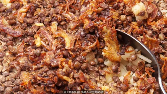 Imagem aproximada do 'koshary', o prato nacional do Egito