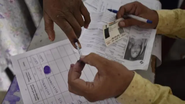 மக்களவைத் தேர்தல் 2019: தொடங்கியது மூன்றாவது கட்ட வாக்குப்பதிவு