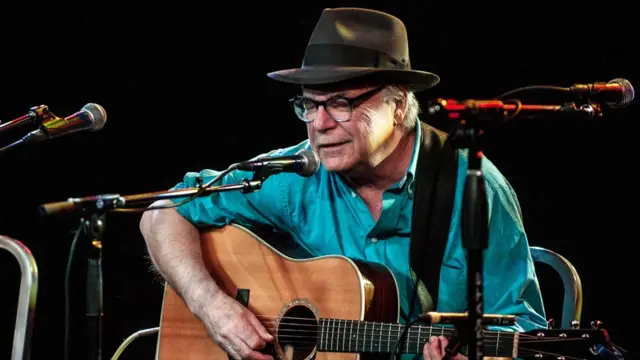 Image shows David Olney performing in 2015