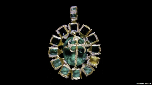 ਸੈਂਟੀਆਗੋ ਦਾ ਕਰਾਸ ਮੱਧਯੁਗੀ ਸੂਰਵੀਰਾਂ ਦੇ ਆਦੇਸ਼ ਦਾ ਪ੍ਰਤੀਕ ਸੀ