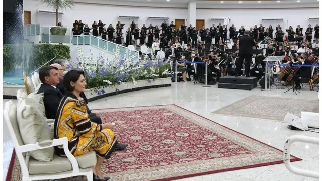 A primeira-dama Michelle Bolsonaro e o presidente Jair Bolsonaroaposta politica betfairculto na Assembleiaaposta politica betfairDeusaposta politica betfairSP