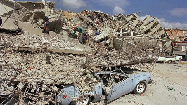 Edificio derrumbado después del sismo de 1985 en Ciudad de México.