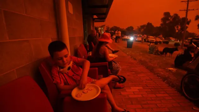 Uma das áreas mais afetadas é a cidade turísticajogo foguete blazeMallacoota, no Estadojogo foguete blazeVitória, a cercajogo foguete blaze500 km a lestejogo foguete blazeMelbourne.