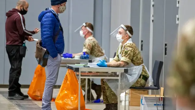 Liverpool'da koronavirüs test alanı