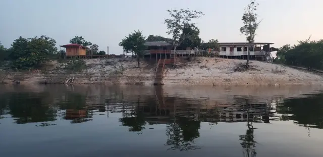 Pousada na beira do rio Uatumã