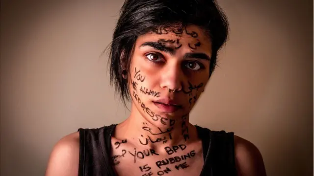 تريد إيناس تشجيع الناس للحديث عن مواضيع الصحة العقلية