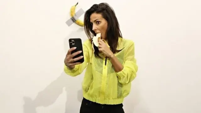 Banan fonunda selfi