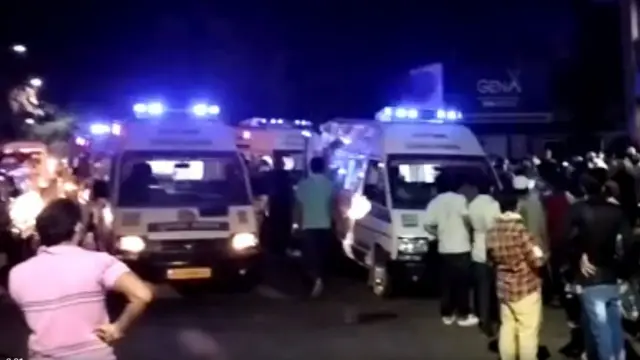 ભાવનગરના કોવિડ સેન્ટરમાં મોડી રાત્રે આગ લાગતાં દર્દીઓને અન્ય હૉસ્પિટલમાં ખસેડવામાં આવ્યા હતા