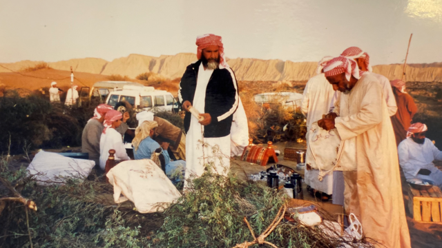 حاشية الشيخ سرور آل نهيان في أواخر الثمانينيات