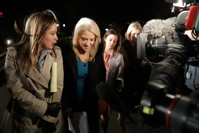 Kellyanne Conway, una de las principales asesoras de Trump, se mostró segura de que el gobierno va a ganar el caso.