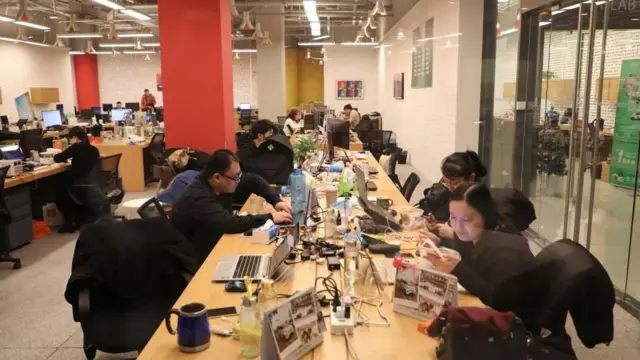 中國互聯網發展迅速，但加班也因此成為很多公司的常態。