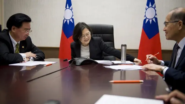 在特朗普去年底当选美国总统后,曾打破惯例和台湾总统蔡英文直接通电话