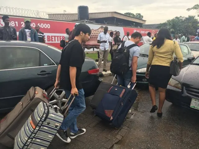 Àwọn arìnrìàjò ní pápákọ̀ òfúrufú MMA2