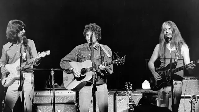 জর্জ হ্যারিসন, বব ডিলন ও লিওন রাসেলের পরিবেশন