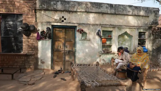 राजस्थान के भरतपुर जिले के रहने वाले नासिर का घर