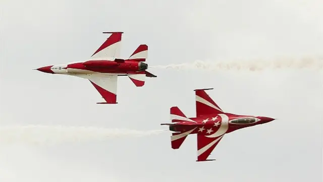 Two Singaporean F16s pass each other