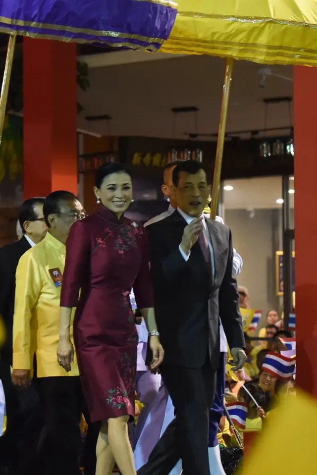 ในหลวง ราชินี