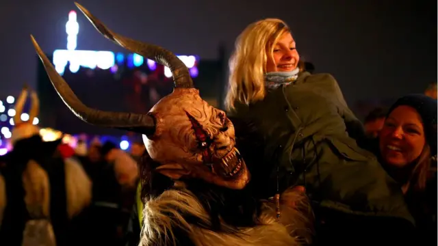 Крампус з дітьми