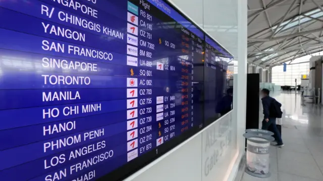 19일 인천국제공항 출국장 출발 안내 전광판에 출발 여행편이 가득 표시되고 있다