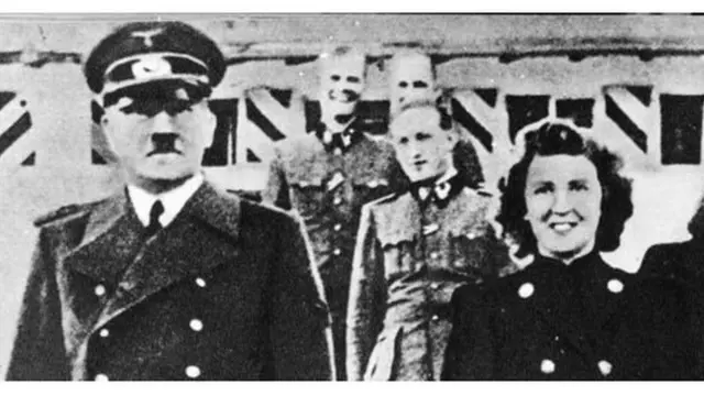 ১৯৪৫ সালের ২৯শে এপ্রিল এডলফ হিটলার এবং ইভা ব্রাউন