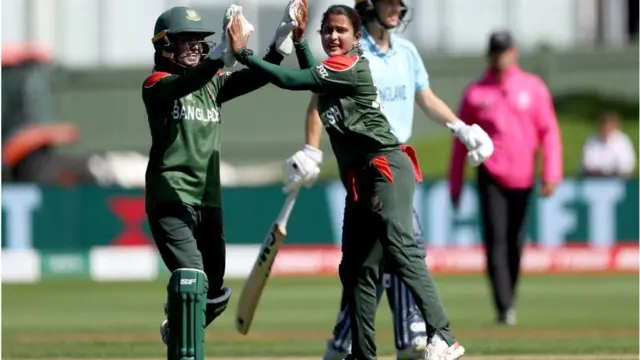 নারী ক্রিকেট দল ২০১১ সালে ওয়ানডে স্ট্যাটাস পেয়েছে।