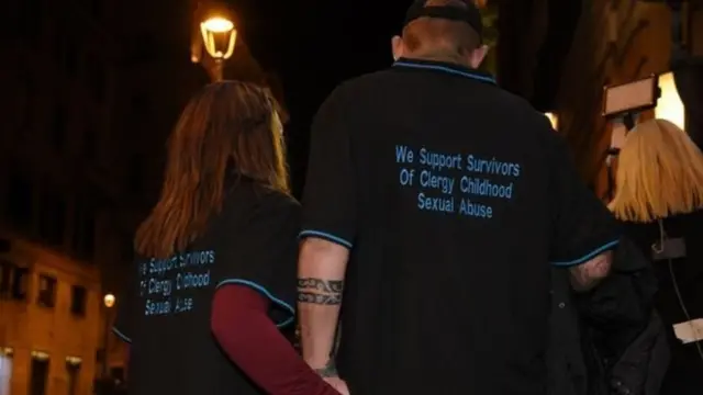 อายุเฉลี่ยของเด็กหญิงที่เป็นเหยื่ออยู่ที่ 10.5 ปี และ 11.5 ปีในกลุ่มเด็กชาย