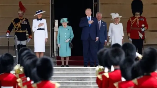 Lagu kebangsaan Amerika dimainkan saat menyambut Trump.