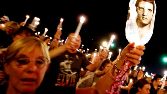 Некоторые верят в то, что Элвис Пресли инсценировал свою смерть и до сих пор жив