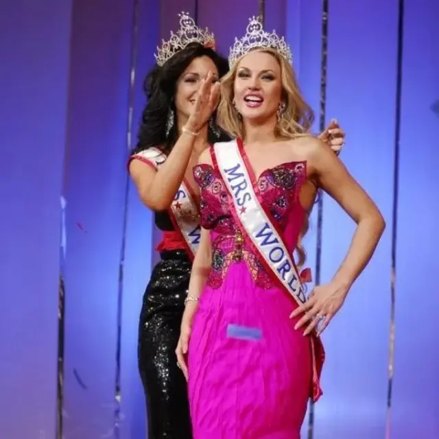 कमालिया यांनी 2008 मध्ये मिसेस वर्ल्डचा किताब जिंकला होता