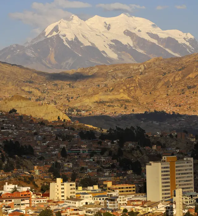 EL Monte Illimani visto desde La Paz, Bolivia