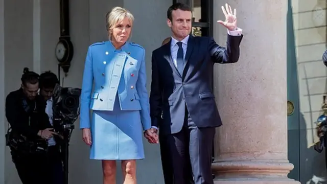 பிரான்ஸ் நாட்டின் அதிபர் இமான்வெல் மக்ரோங்(39)அவரது மனைவி பிரிகெட்டி(64).