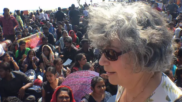 ஏரளாமான மாணவிகள் கலந்து கொண்ட சென்னை ஜல்லிக்கட்டு ஆர்ப்பாட்டம்