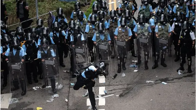 ஹாங்காங்: தொடரும் போராட்டம், தாக்கும் போலீஸார் - நடப்பது என்ன?