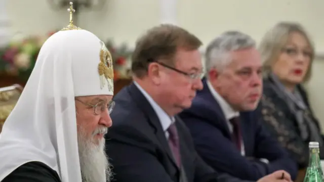 На фото слева направо: патриарх Кирилл, глава Императорского палестинского общества Сергей Степашин (6 декабря 2018 года)