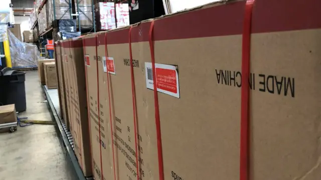 全球化下各国货物供应链互相紧扣，中国生产线出问题，就会连带影响其他国家。