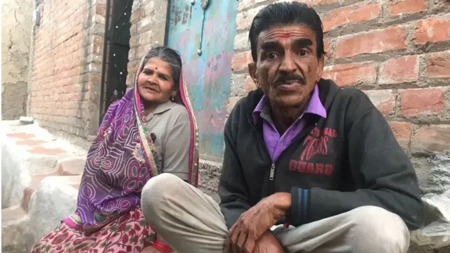 पपरेंदा गांव में बहुत से लोग ऐसे हैं जिनके घर में शौचालय नहीं बना है