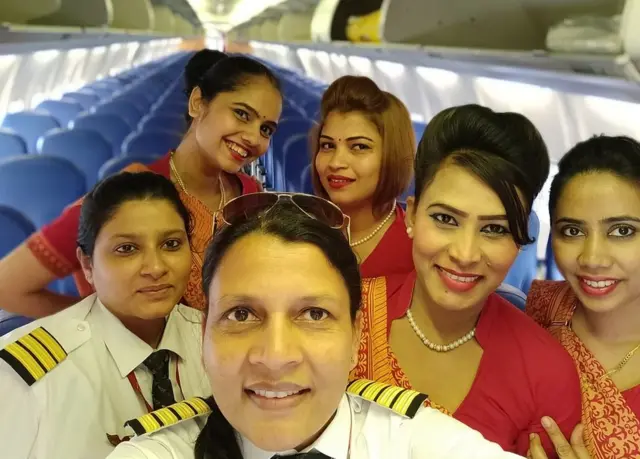 જેસમીન મિસ્ત્રી પટેલ સાથે અન્ય ક્રુ મેમ્બર્સ