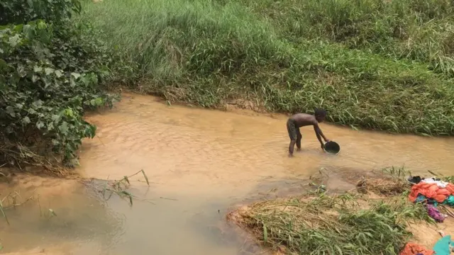 Mmiri Ekulu Enugwu, ebe a ka ndị Gabon camp na ekute mmiri.