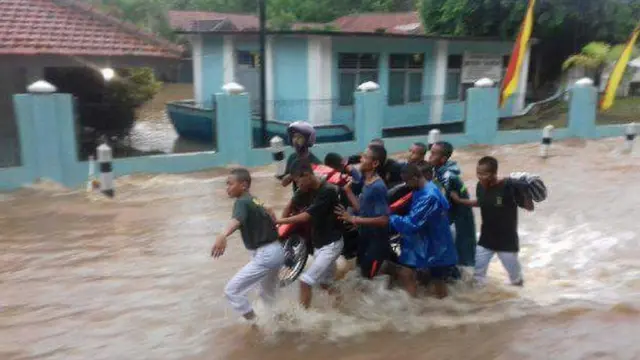 Banjir dan tanah longsor di Pacitan, Jawa Timur