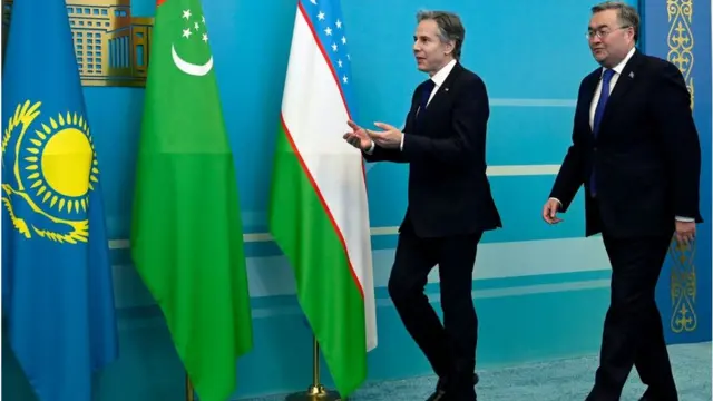 Antony Blinken et Mujtar Tleuberdi.