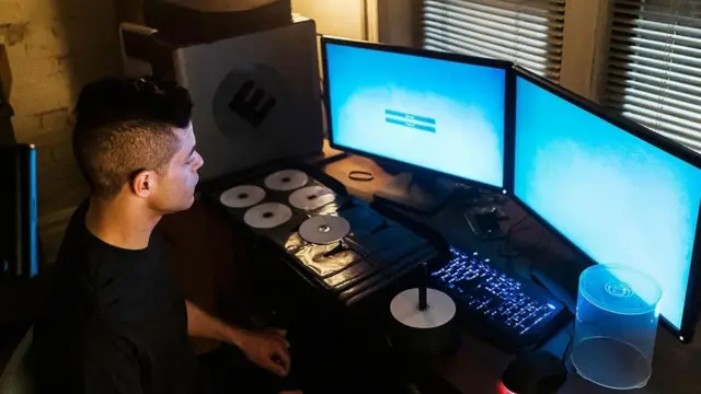 لقطة من مسلسل "مستر روبوت"