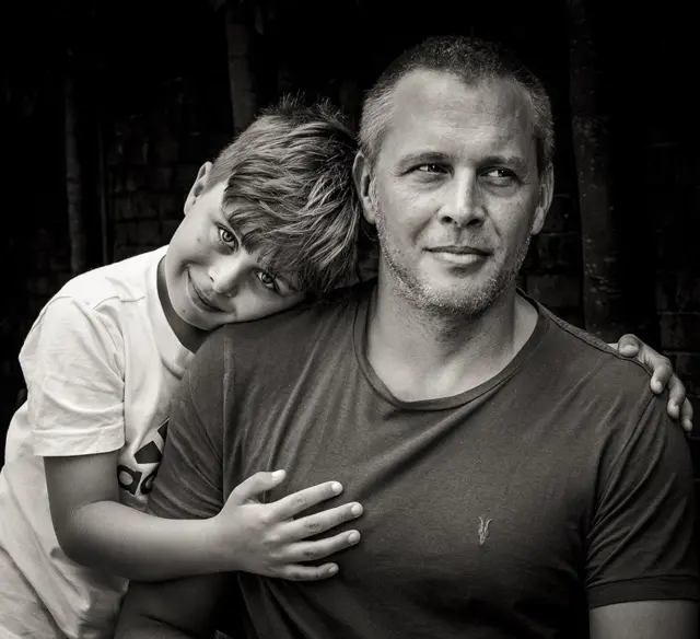 टोनी कुक के बेटे की तस्वीर