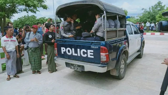 ကလေးငယ်ရဲ့အဘွားဖြစ်သူကို စစ်ဆေးရာမှာ တရားလိုရှေ့နေနဲ့ အစိုးရဥပဒေအရာရှိအကြား အမြင်မတူ