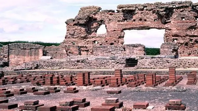 சிதைந்த கால்செஸ்ட்டர் நகரின் எச்சங்கள்