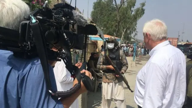 ဘီဘီစီက ဂျွန်ဆင်မဆင်နဲ့သူ့အဖွဲ့ တာလီဘန်နယ်ခြားစောင့်တစ်ယောက်ကို တွေ့ဆုံမေးမြန်းနေ