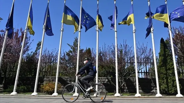 Флаги ЕС и Украины