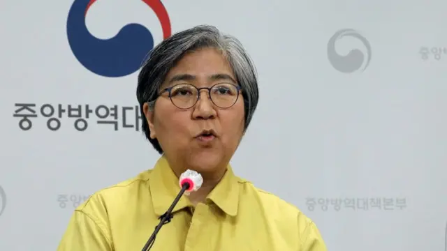 정은경 질병관리청장은 거리두기 원칙을 강조했다